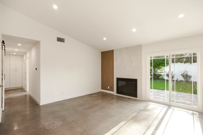 Building Photo - 8300 Sedan Ave