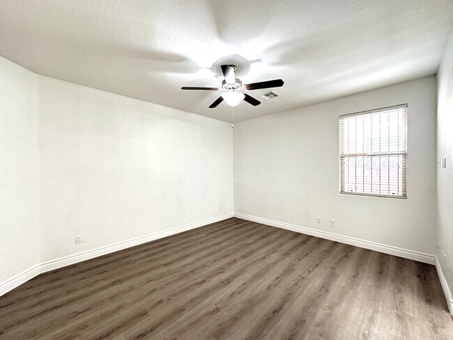 Building Photo - Lantern Gardens