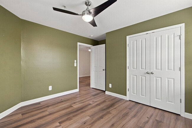Building Photo - 2055 Hemlock Dr