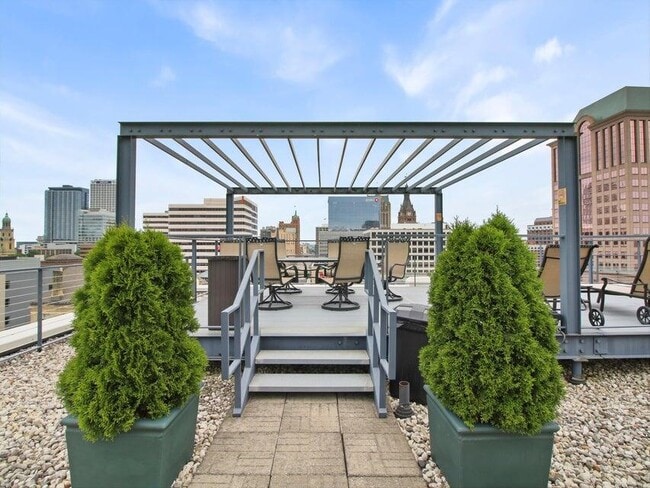 Building Photo - 270 E Highland Ave