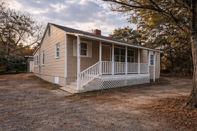 Building Photo - 807 McArthur Blvd