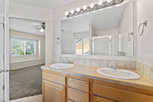 Building Photo - 1770 W Bellagio Dr