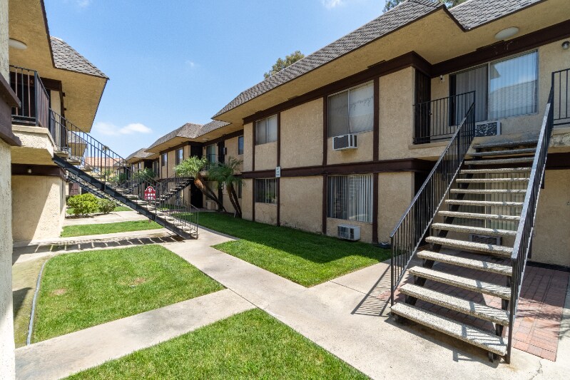 Building Photo - 3523 W Savanna St