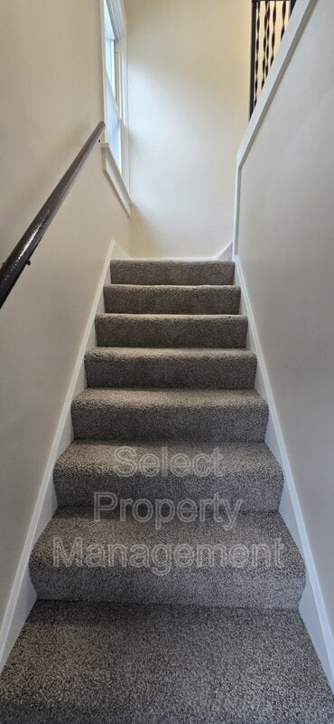 Building Photo - 702 Archer Ave