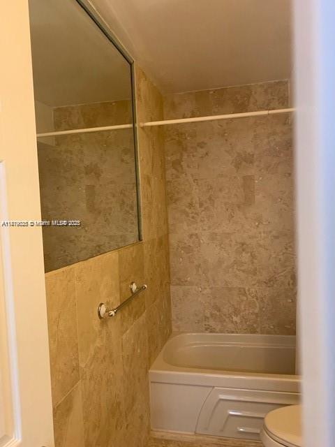 Building Photo - 901 NE 14th Ave