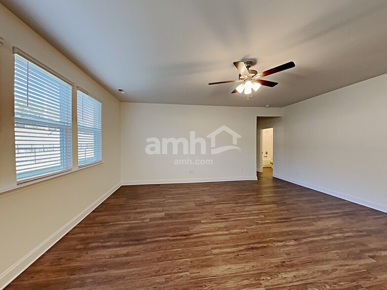 Building Photo - 1130 Bentley Pk Dr