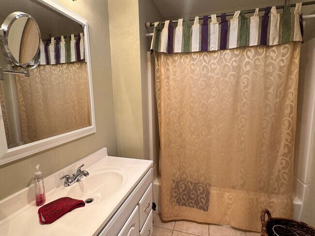 Building Photo - Very Nice Condo! 3 Miles to Cal Poly Groups Welcome Available June