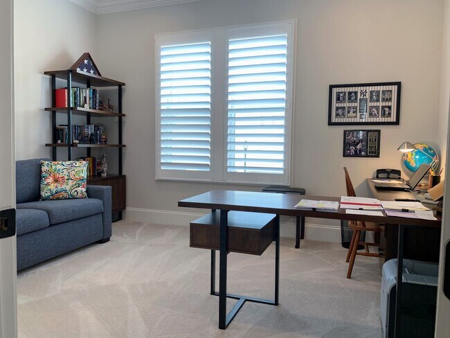 Building Photo - Rent Unfurnished or Fully Furnished - 4 Be...