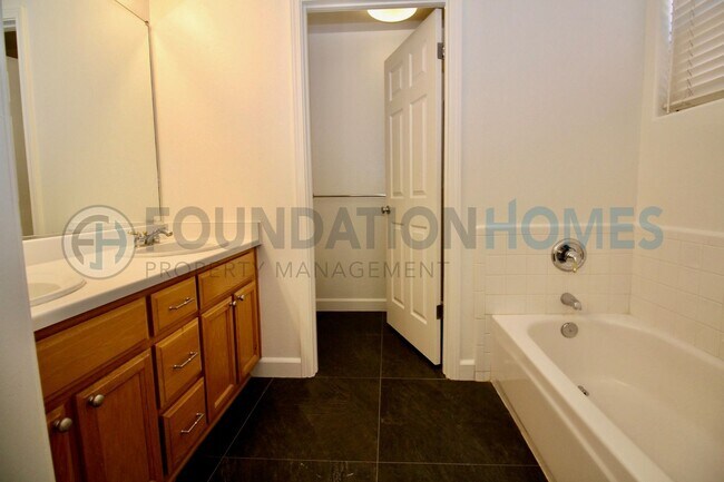 Building Photo - 75 Gann Way