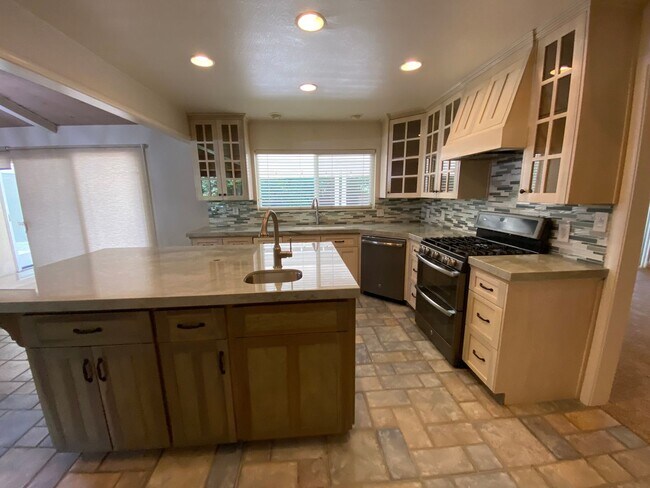 Building Photo - Spacious home in Green Acres coming soon!