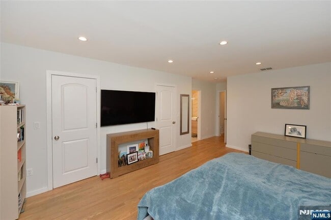 Building Photo - 38-55 van Riper Place Unit 1X