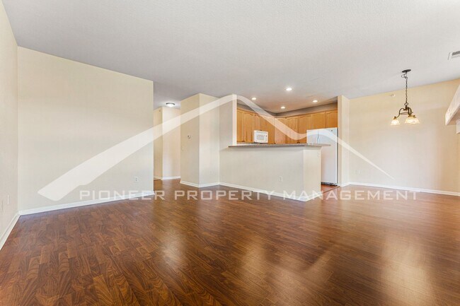 Building Photo - Charming condo with Central AC and 1 Car G...