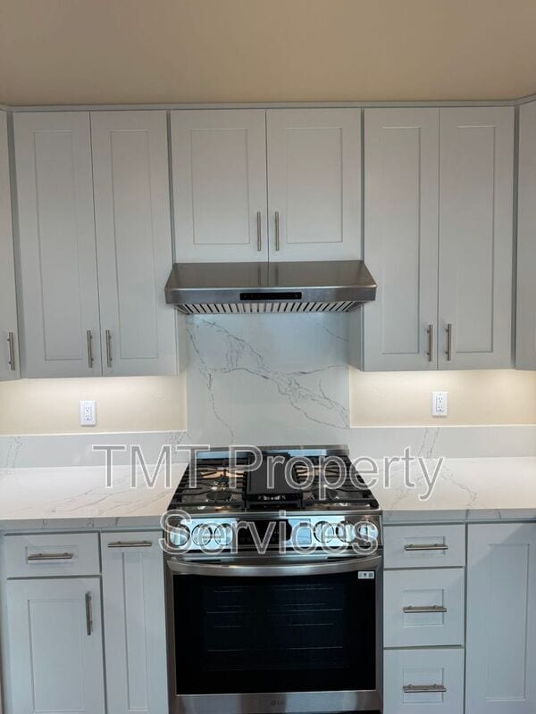 Building Photo - 1339 Newport Ave