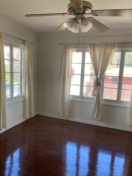 Bedroom facing side street - 2423 St George St