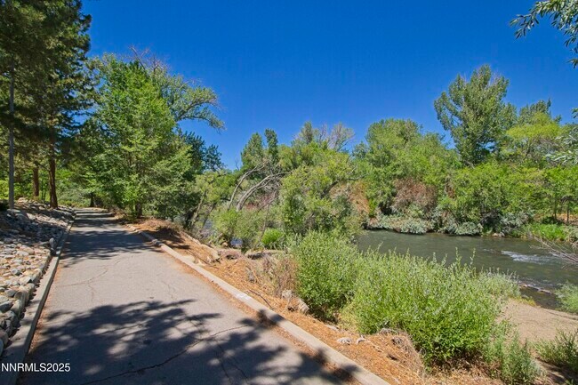 Building Photo - 2855 Idlewild Dr
