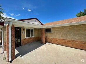 Building Photo - Remodeled 3BD, 2BA Home in Westwood with F...