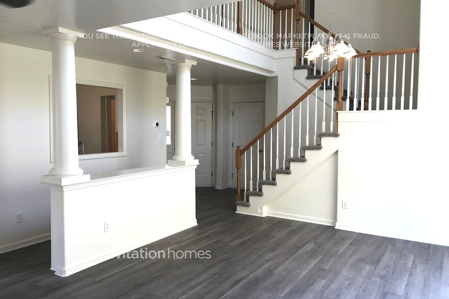 Building Photo - 10400 Neland St