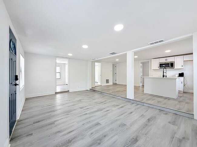 Building Photo - 8414 N 20th St