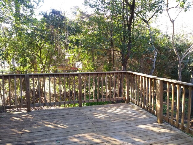 Building Photo - 1000 N Duval St