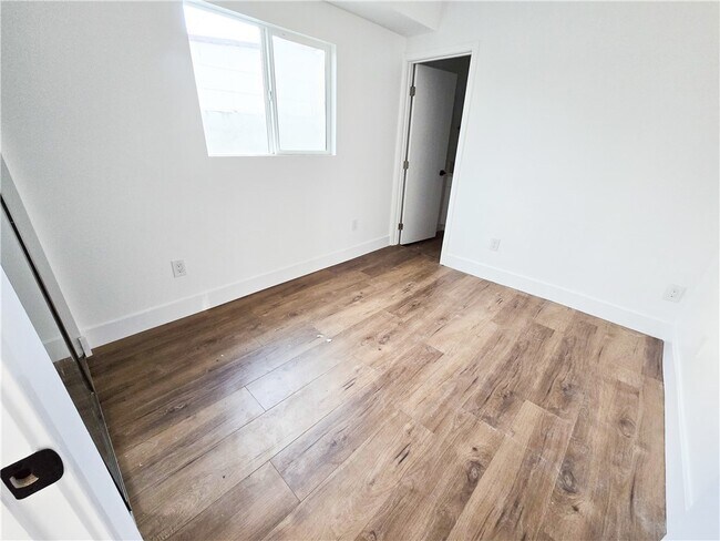 Building Photo - 2814 S Mansfield Ave