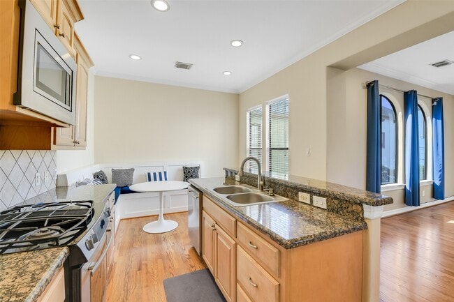 Building Photo - 1429 Utah St