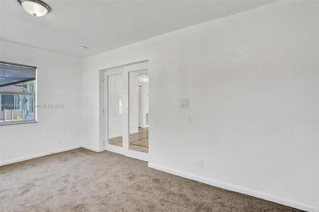Building Photo - 3431 NW 5th Pl