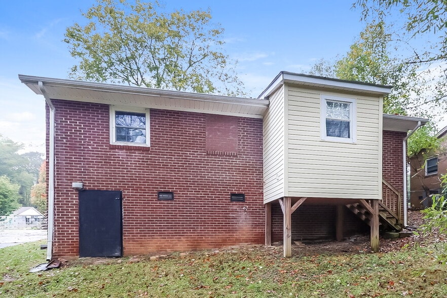 Building Photo - 209 Nila Dawn Ave