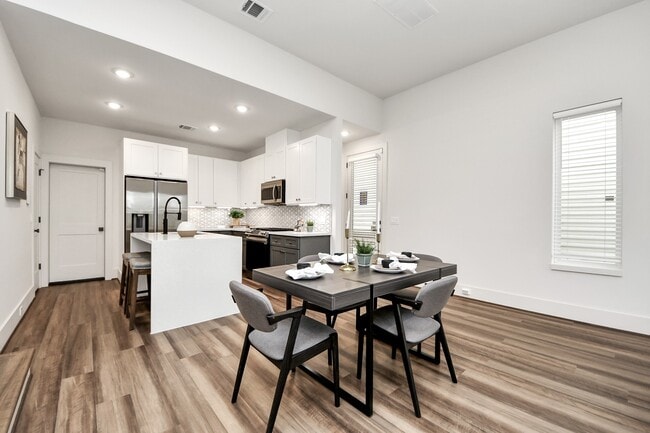 Building Photo - 6018 Knox St