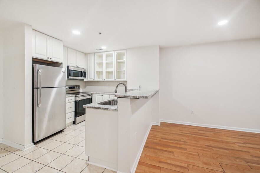 Kitchen - 30 Hearthstone Ct