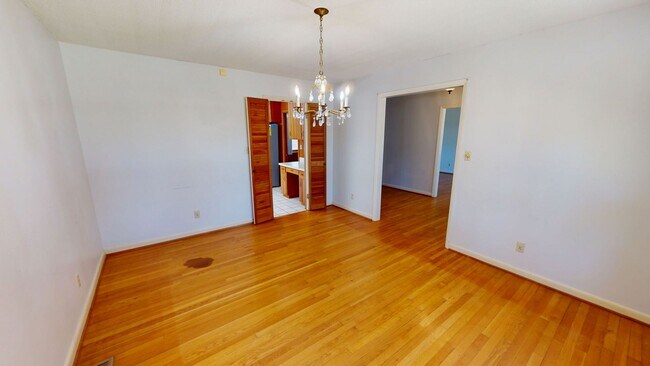 Building Photo - Charming 3 Bedroom Brick Ranch with Refurbished Original Woodwork