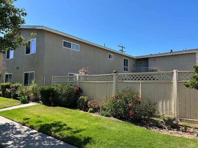 Building Photo - REALLY NICE UPSTRS 1BD 1BA FOR LEASE!