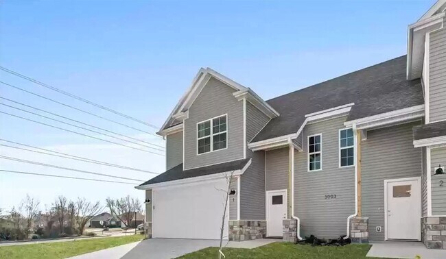 Building Photo - Come live in this brand new duplex in the heart of NWA