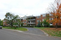 Building Photo - Highcroft Manor Apartments Located in Wayzata, MN