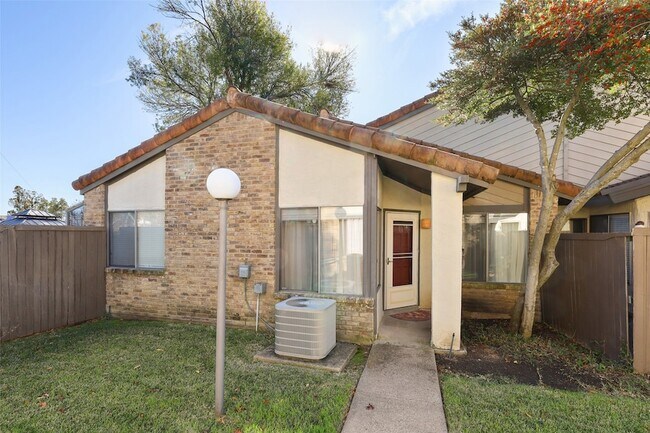 Building Photo - 821 Dublin Dr