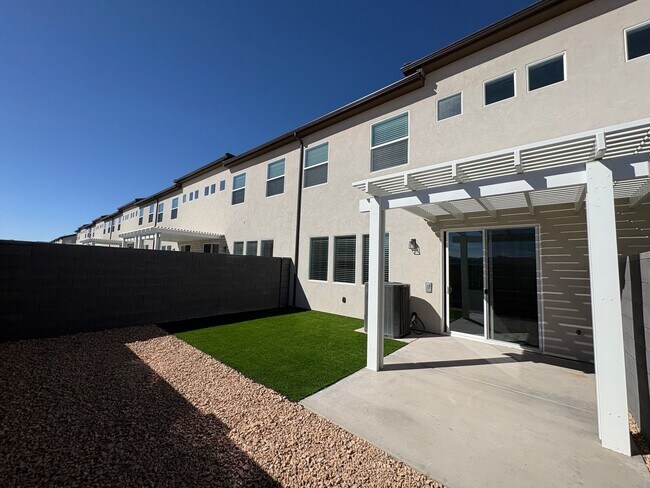 Building Photo - SAND HOLLOW TOWNHOME FOR RENT!