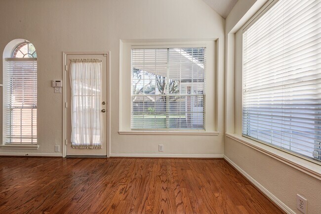 Building Photo - 1315 Crescent Pkwy Ct