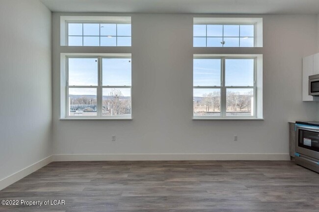 Building Photo - 19 N River St