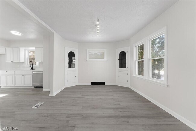 Building Photo - 3406 Henderson Rd