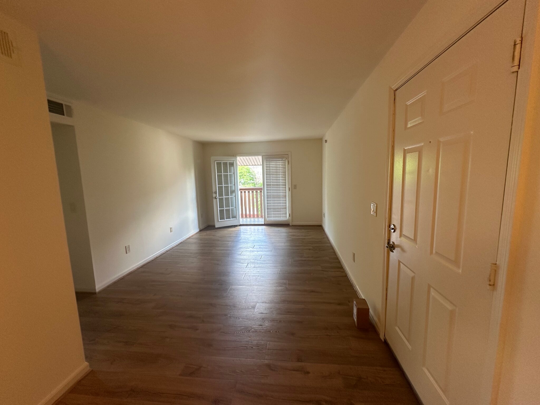 living room - 2118 Acklen Ave