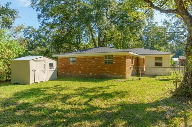 Building Photo - 1205 Penton St