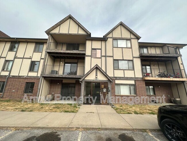 Building Photo - 2350 N 44th St