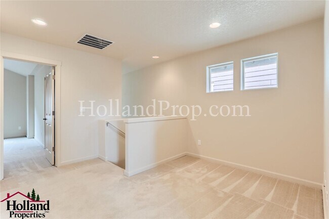 Building Photo - Beautiful 3-Bedroom Hillsboro Home in Desi...