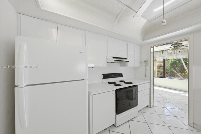 Building Photo - 6010 S Falls Cir Dr
