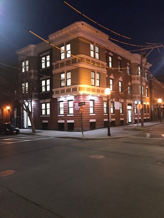 Building Photo - CHELSEA/BOSTON NO BROKER OR RENTAL FEES!! ...