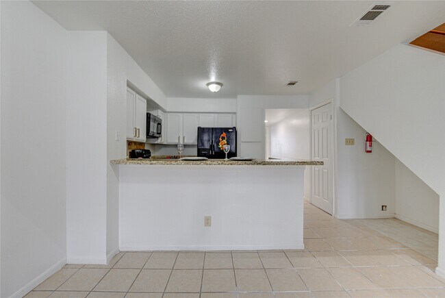 Building Photo - 16800 Sugar Pine Dr