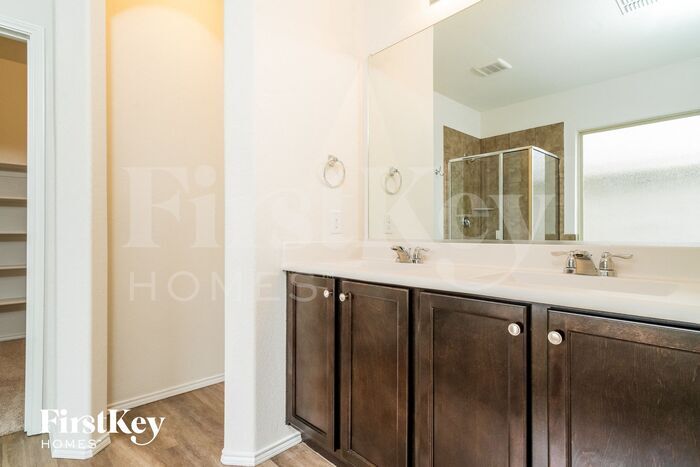 Building Photo - 446 Stuart Ln