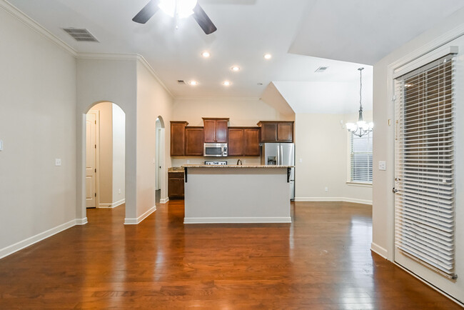 Building Photo - Stunning Brick Home in Oakland, TN