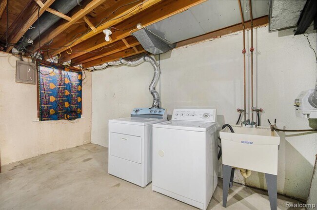 Building Photo - 37313 Clubhouse Dr