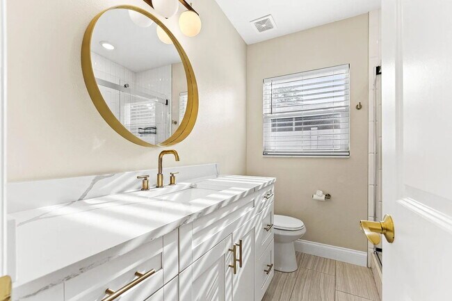 Building Photo - BEAUTIFULLY REMODELED 3-BEDROOM TAMPA HOME | SUNROOM | MODERN INTERIOR