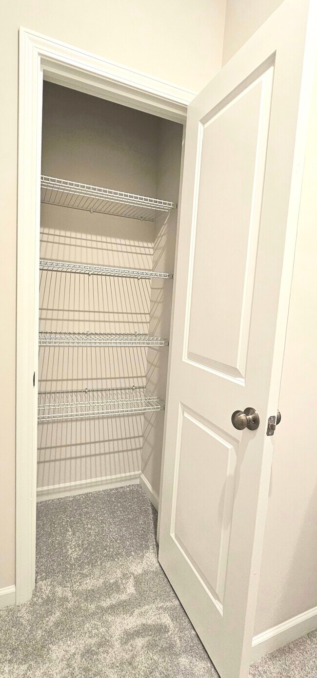 Building Photo - 904 Kinsey Aly